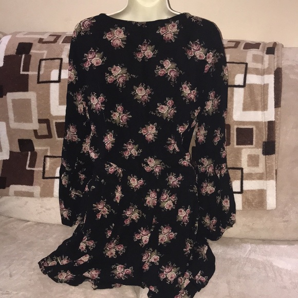 American Eagle outfitters medium black pink white green romper 💕 - Picture 4 of 8